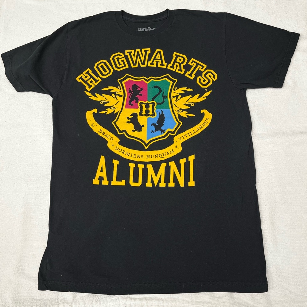 Hogwarts Alumni Black T-Shirt - Picture 3 of 3